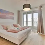 Huswell - Bright, Modern Apartment With Terrace Near Beach